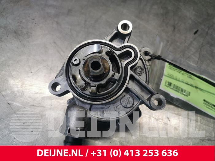 Vacuum pump (diesel) from a Volvo V70 (BW) 2.0 D3 20V 2012
