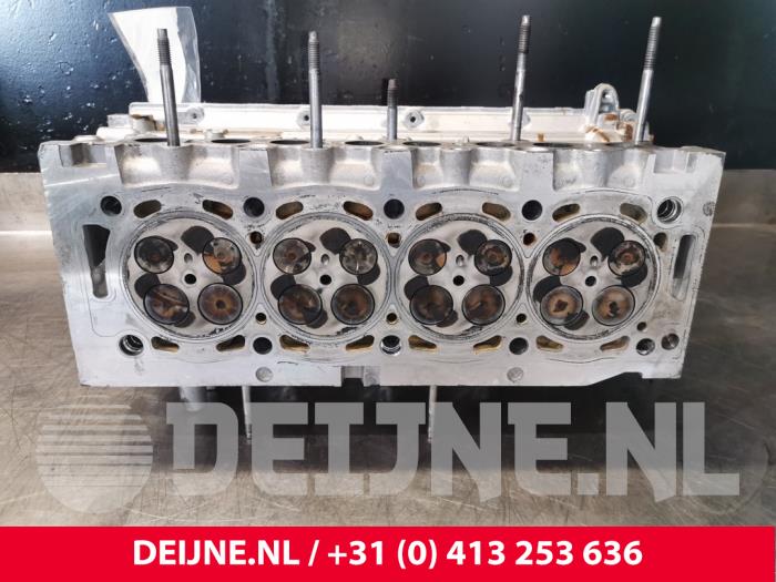 Cylinder head from a Peugeot Expert (G9) 2.0 HDi 120 2008