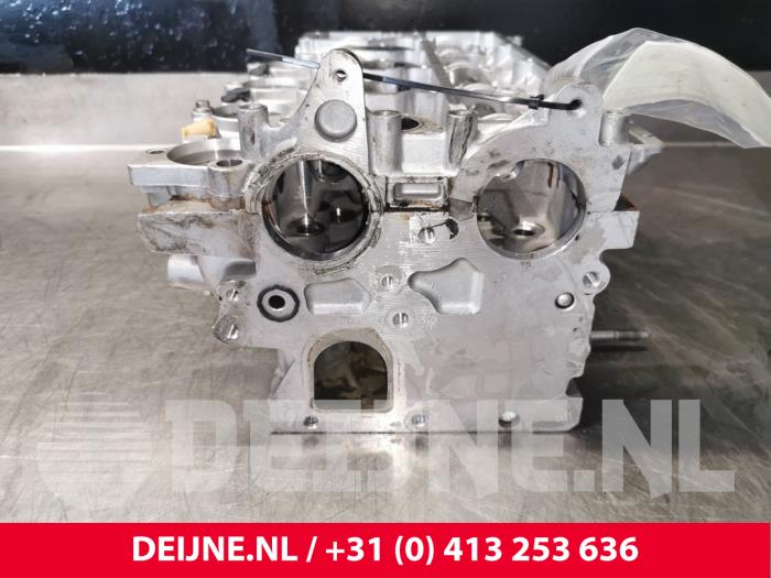 Cylinder head from a Peugeot Expert (G9) 2.0 HDi 120 2008