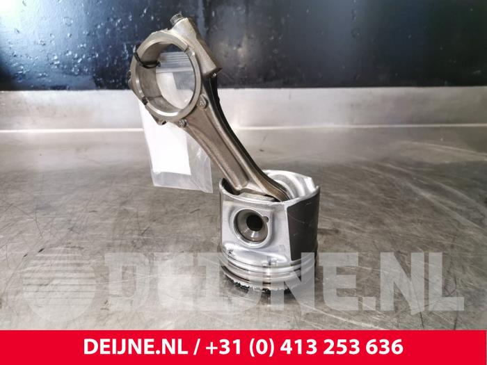 Pistons with engine code F1AFL411C stock