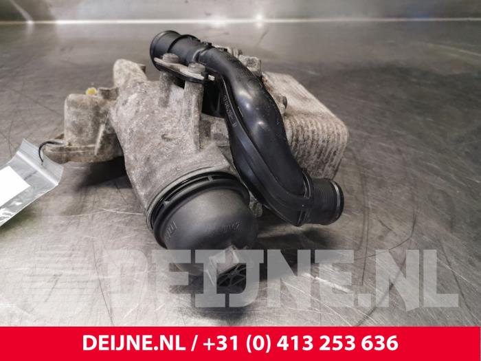 Boîtier filtre à huile d'un Opel Movano 2.3 CDTi 16V FWD 2014