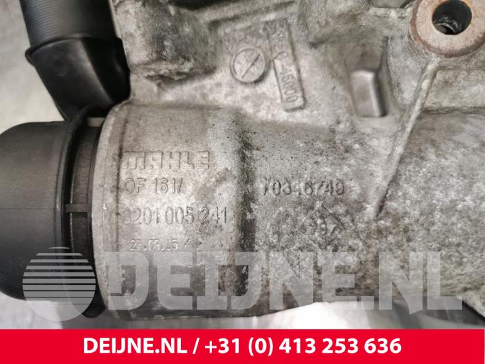 Boîtier filtre à huile d'un Opel Movano 2.3 CDTi 16V FWD 2014