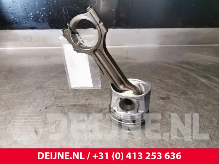 Usados Pistón Opel Movano 2.3 CDTi 16V FWD Precio € 151,25 IVA incluido ofrecido por van Deijne Onderdelen Uden B.V.