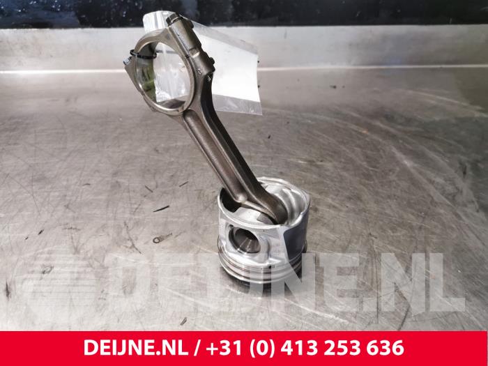 Usados Pistón Opel Movano 2.3 CDTi 16V FWD Precio € 151,25 IVA incluido ofrecido por van Deijne Onderdelen Uden B.V.