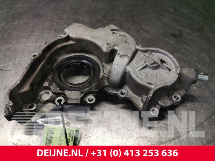 Używane Pompa oleju Iveco New Daily VI 33S13, 35C13, 35S13 Cena € 96,80 Z VAT oferowane przez van Deijne Onderdelen Uden B.V.