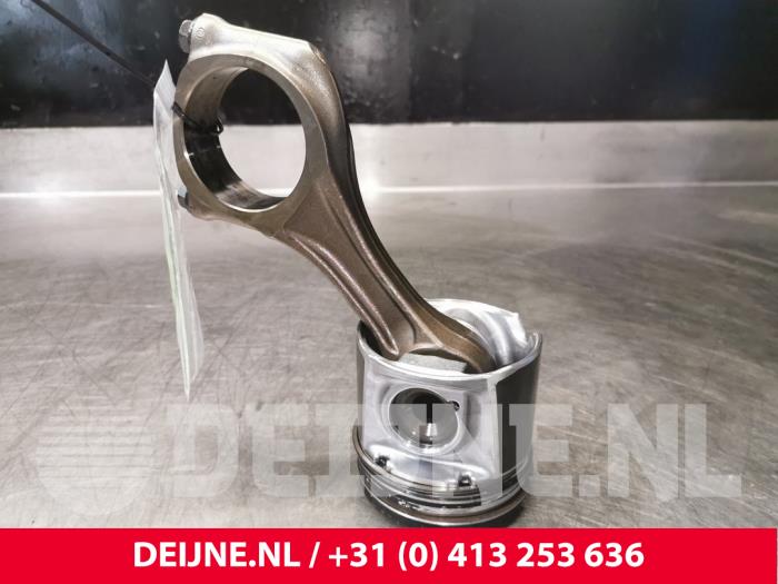 Usagé Piston Iveco New Daily VI 33S13, 35C13, 35S13 Prix € 151,25 Prix TTC proposé par van Deijne Onderdelen Uden B.V.