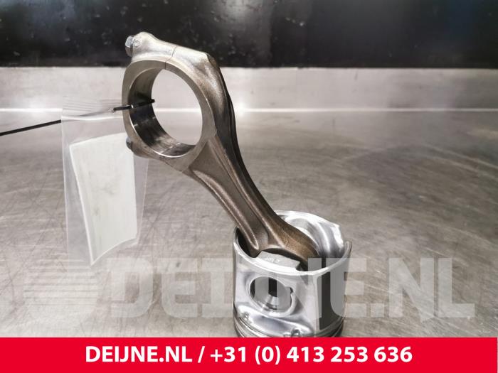 Usagé Piston Iveco New Daily VI 33S13, 35C13, 35S13 Prix € 151,25 Prix TTC proposé par van Deijne Onderdelen Uden B.V.
