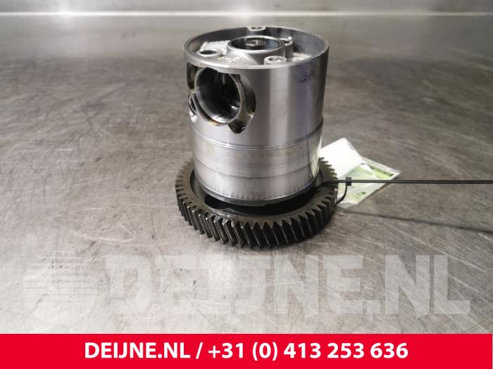 Używane Pompa oleju Mercedes Sprinter Cena € 151,25 Z VAT oferowane przez van Deijne Onderdelen Uden B.V.