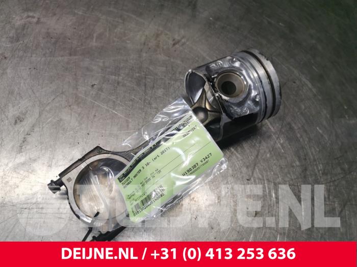 Usagé Piston Renault Master III (FV) 2.3 dCi 145 16V FWD Prix € 121,00 Prix TTC proposé par van Deijne Onderdelen Uden B.V.