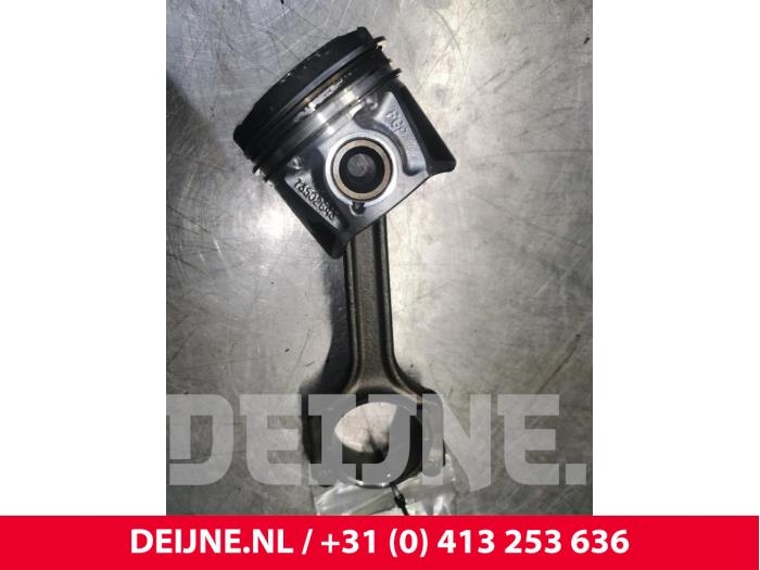 Gebrauchte Kolben Fiat Doblo Cargo (223) 1.3 D 16V Multijet Preis € 72,60 Mit Mehrwertsteuer angeboten von van Deijne Onderdelen Uden B.V.