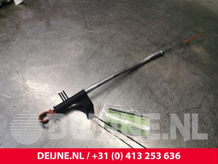 Gebrauchte Ölmessstab Peugeot Partner (EA//EF/EN/EU) 1.5 BlueHDi 100 Preis € 18,15 Mit Mehrwertsteuer angeboten von van Deijne Onderdelen Uden B.V.
