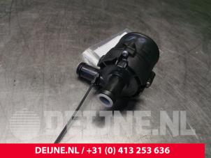 Usados Bomba de agua adicional Fiat Talento 1.6 EcoJet BiTurbo 125 Precio de solicitud ofrecido por van Deijne Onderdelen Uden B.V.