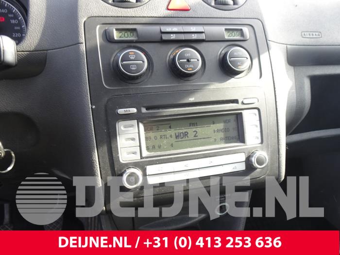 Radio/CD player (miscellaneous) from a Volkswagen Caddy Combi III (2KB,2KJ) 1.9 TDI 2008