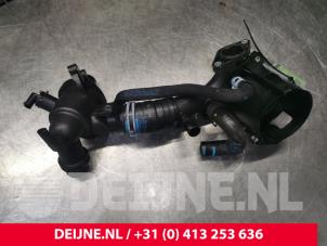 Gebrauchte Thermostatgehäuse Mercedes B (W246,242) 2.2 B-220 CDI BlueEFFICIENCY 16V Preis € 35,00 Margenregelung angeboten von van Deijne Onderdelen Uden B.V.