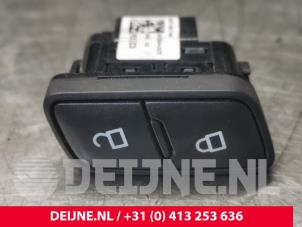 Used Central locking switch Ford Transit 2.2 TDCi 16V Price € 12,10 Inclusive VAT offered by van Deijne Onderdelen Uden B.V.