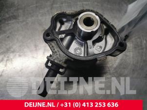 Used Vacuum pump (diesel) Mercedes Sprinter 3t (906.61) 213 CDI 16V Price € 42,35 Inclusive VAT offered by van Deijne Onderdelen Uden B.V.