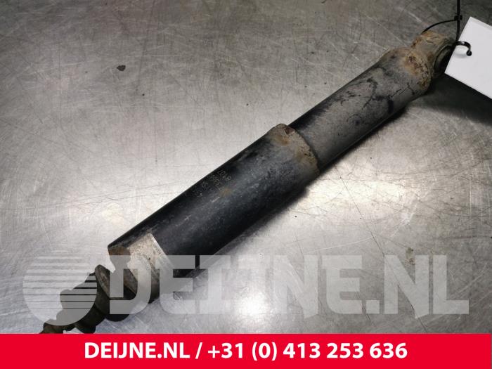 Fronts shock absorber, left from a Hyundai H-1/H-200 2.5 Tdi 2006