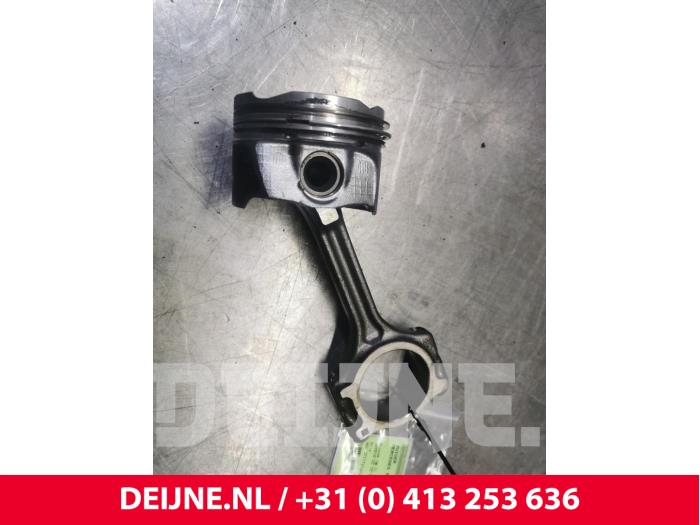 Used Piston Mercedes B-Klasse Price € 125,00 Margin scheme offered by van Deijne Onderdelen Uden B.V.