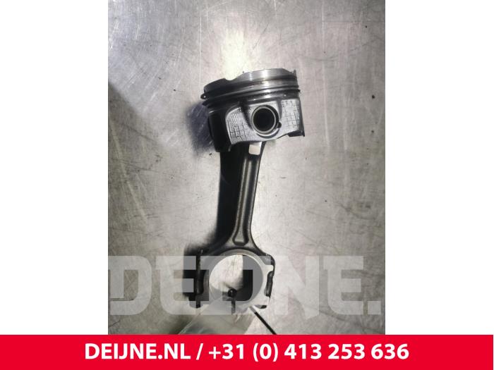 Used Piston Mercedes B-Klasse Price € 125,00 Margin scheme offered by van Deijne Onderdelen Uden B.V.