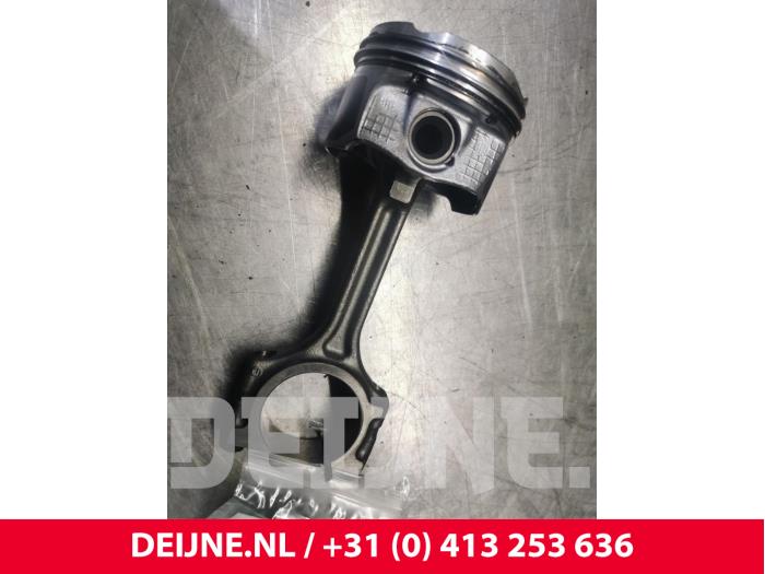 Used Piston Mercedes B-Klasse Price € 125,00 Margin scheme offered by van Deijne Onderdelen Uden B.V.