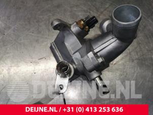 Usagé Boîtier thermostat Mitsubishi Canter 3C13 Prix € 121,00 Prix TTC proposé par van Deijne Onderdelen Uden B.V.