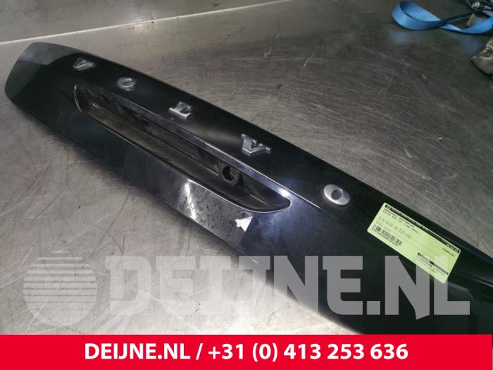 Tailgate handle from a Volvo V40 (MV) 1.6 T3 GTDi 16V 2012