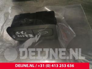 Używane Przelacznik pokrywy bagaznika Volvo XC40 (XZ) 1.5 T5 Twin Engine 16V Cena € 25,00 Procedura marży oferowane przez van Deijne Onderdelen Uden B.V.
