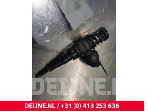 Used Injector (diesel) Volkswagen Passat (3C2) Price on request offered by van Deijne Onderdelen Uden B.V.