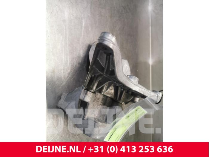 Used Engine mount Mercedes Vito (639.6) 2.2 113 CDI 16V Euro 5 Price € 36,30 Inclusive VAT offered by van Deijne Onderdelen Uden B.V.
