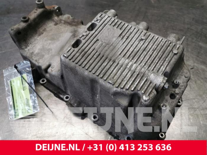 Usagé Couvercle carter Opel Combo 1.6 CDTI 16V Prix € 121,00 Prix TTC proposé par van Deijne Onderdelen Uden B.V.