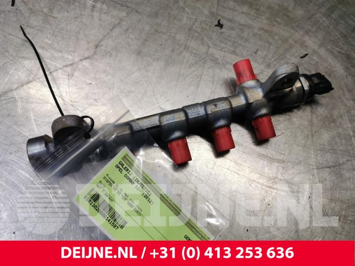 Usagé Système d'injection Opel Combo 1.6 CDTI 16V Prix € 72,60 Prix TTC proposé par van Deijne Onderdelen Uden B.V.