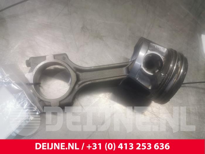 Usados Pistón Opel Combo 1.6 CDTI 16V Precio € 90,75 IVA incluido ofrecido por van Deijne Onderdelen Uden B.V.