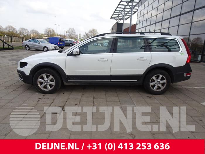 Extra window 4-door, left from a Volvo XC70 (BZ) 2.4 D5 20V 205 AWD 2010