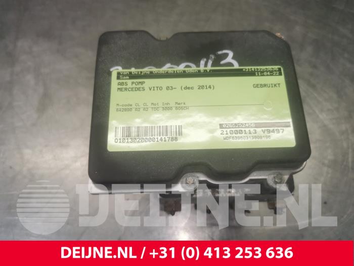 Usagé Bloc ABS Mercedes Vito (639.6) 3.0 122 CDI V6 24V Prix € 54,45 Prix TTC proposé par van Deijne Onderdelen Uden B.V.