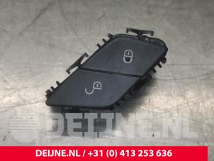 Used Central locking switch Mercedes Sprinter 5t (907.6) 315 CDI 2.0 D RWD Price € 12,10 Inclusive VAT offered by van Deijne Onderdelen Uden B.V.