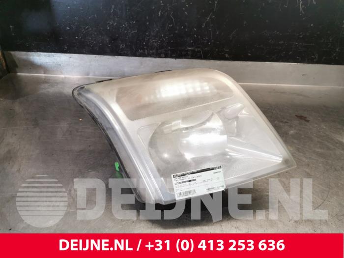 Używane Reflektor prawy Ford Transit Connect Cena € 30,25 Z VAT oferowane przez van Deijne Onderdelen Uden B.V.