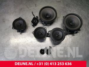 Usados Speakerset Volvo XC40 (XZ) 1.5 T5 Twin Engine 16V Precio € 300,00 Norma de margen ofrecido por van Deijne Onderdelen Uden B.V.