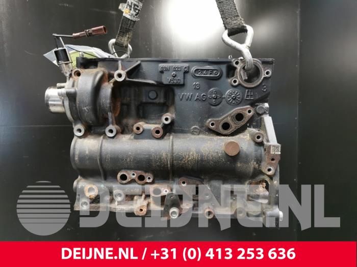 Used Engine crankcase Volkswagen Golf VI (5K1) Price € 786,50 Inclusive VAT offered by van Deijne Onderdelen Uden B.V.