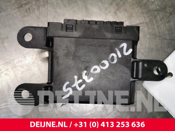 Usagé Module PDC Tesla Model S Prix € 84,70 Prix TTC proposé par van Deijne Onderdelen Uden B.V.