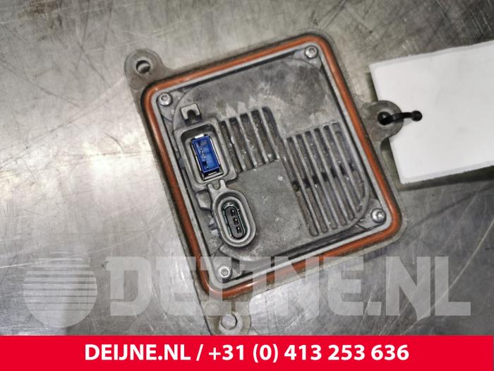 Używane Starter ksenonowy Tesla Model S Cena € 84,70 Z VAT oferowane przez van Deijne Onderdelen Uden B.V.