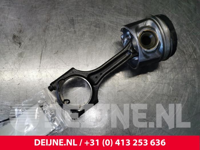 Używane Tlok Volvo V40 (MV) 2.0 D4 16V Cena € 90,00 Procedura marży oferowane przez van Deijne Onderdelen Uden B.V.