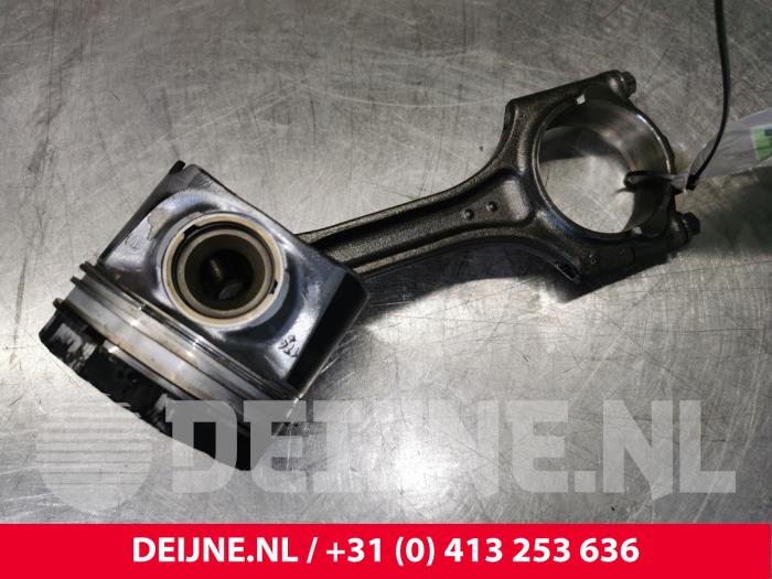 Używane Tlok Volvo V40 (MV) 2.0 D4 16V Cena € 90,00 Procedura marży oferowane przez van Deijne Onderdelen Uden B.V.