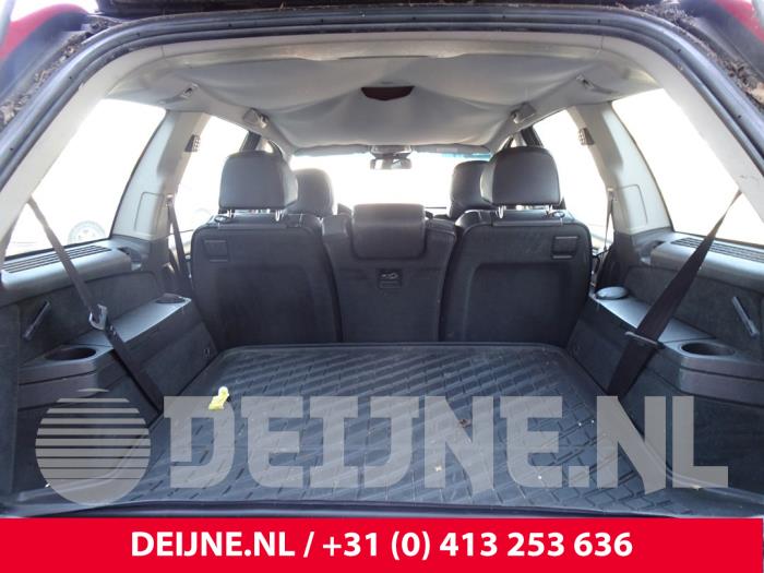 Rear bench seat from a Volvo XC90 I 2.4 D5 20V 2004
