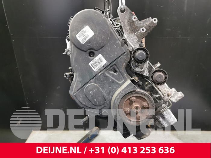 Engine from a Volvo XC90 I 2.4 D5 20V 2004