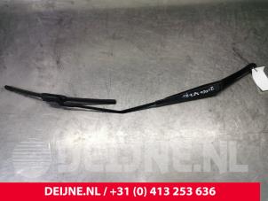 Used Front wiper arm Mercedes Vito (447.6) 1.6 111 CDI 16V Price € 30,25 Inclusive VAT offered by van Deijne Onderdelen Uden B.V.