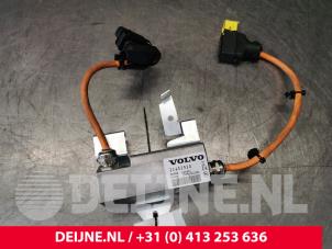 Usagé Chargeur de batterie Volvo XC40 (XZ) 1.5 T5 Twin Engine 16V Prix € 550,00 Règlement à la marge proposé par van Deijne Onderdelen Uden B.V.