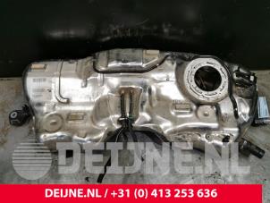 Usagé Réservoir de carburant Volvo XC90 II 2.0 T8 16V Twin Engine AWD Prix € 450,00 Règlement à la marge proposé par van Deijne Onderdelen Uden B.V.