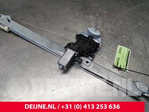 Używane Mechanizm szyby lewej przedniej wersja 2-drzwiowa Renault Trafic (1FL/2FL/3FL/4FL) 1.6 dCi 115 Cena € 60,50 Z VAT oferowane przez van Deijne Onderdelen Uden B.V.