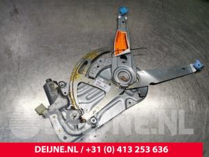 Używane Mechanizm szyby prawej przedniej wersja 4-drzwiowa Volvo XC90 I 2.4 D5 20V Cena € 50,00 Procedura marży oferowane przez van Deijne Onderdelen Uden B.V.