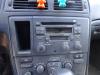 Radio/CD player (miscellaneous) from a Volvo V70 (SW), 1999 / 2008 2.4 20V 140, Combi/o, Petrol, 2.435cc, 103kW (140pk), FWD, B5244S2, 2000-03 / 2004-03, SW65 2001